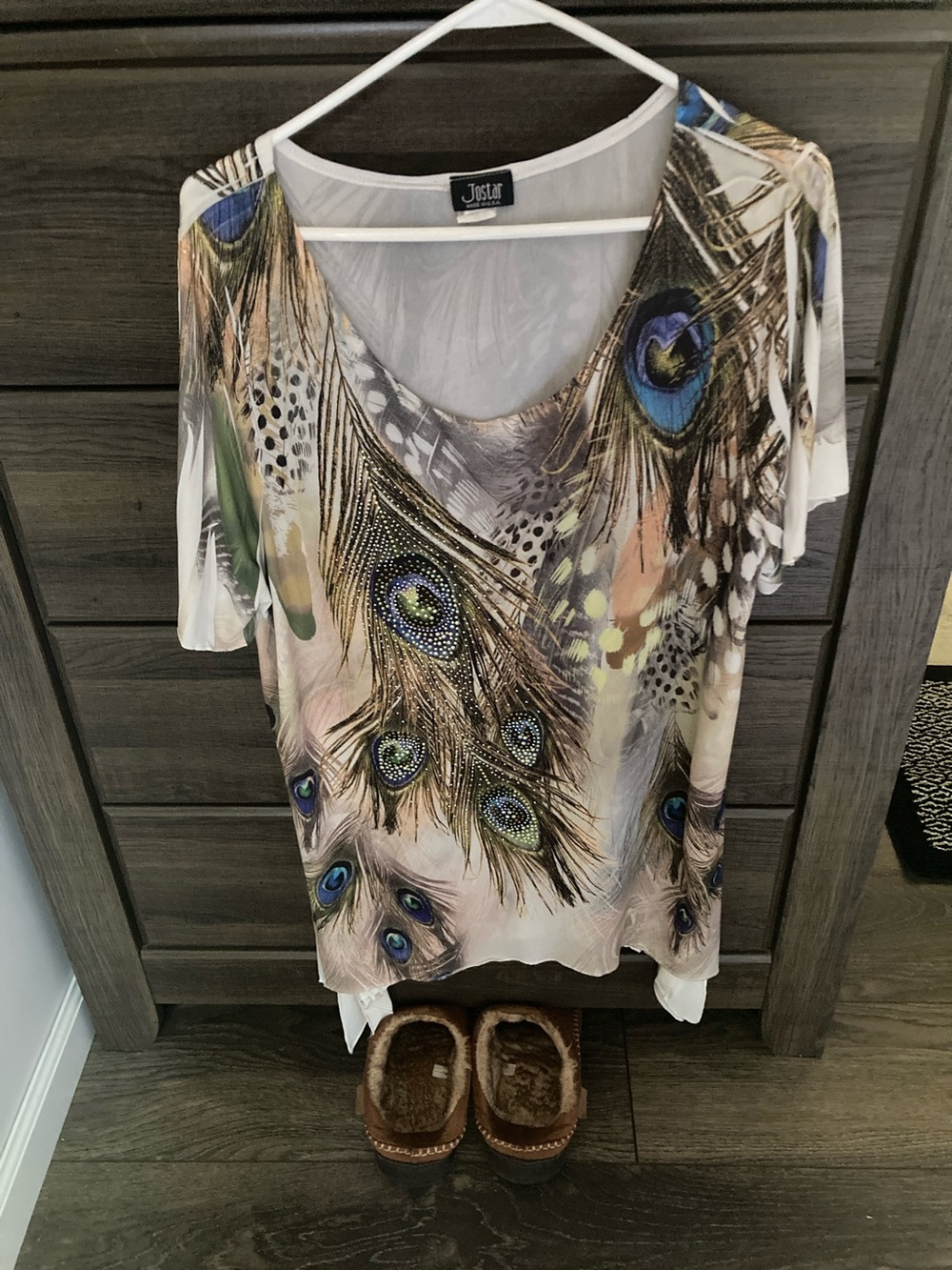 Women's Short Sleeve Peacock Feather V-Neck Tee in Multicolor xl